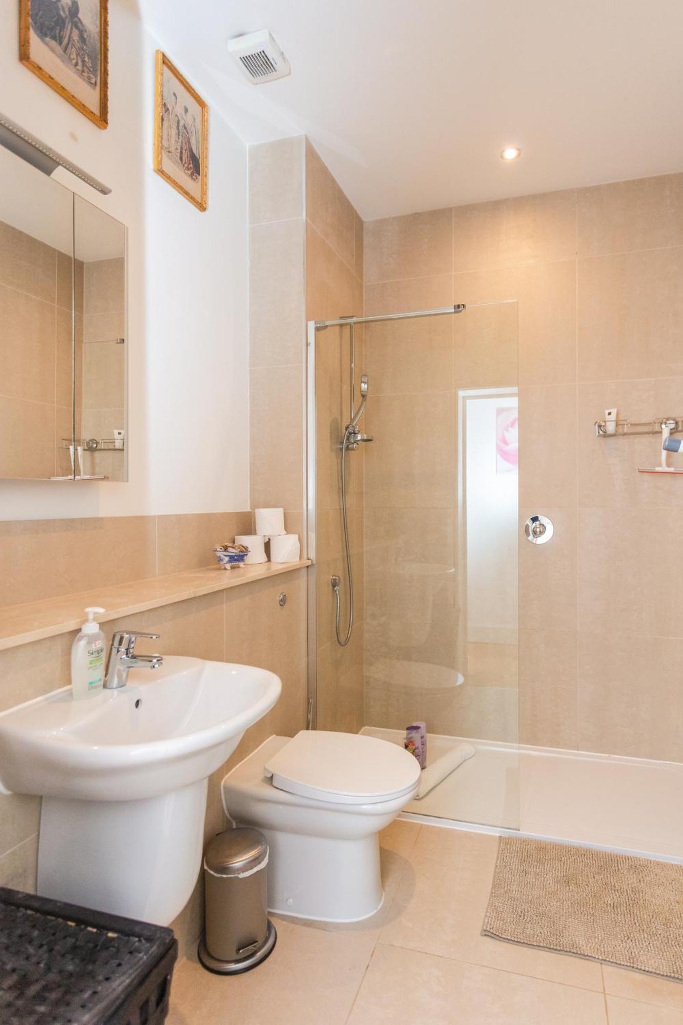 Homely 1 Bedroom Apartment In The Heart Of Vibrant Camden Londres Exterior foto